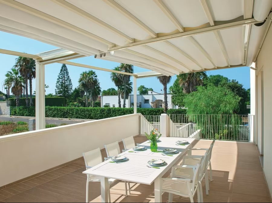 Tenda da sole installata su balcone